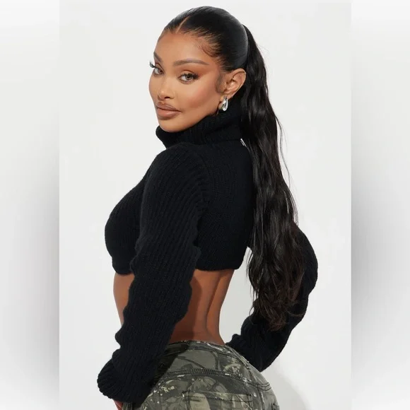 Black Turtleneck Cropped Sweater - Picture 2 of 3